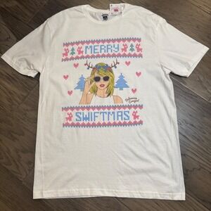 Bohemian Cowgirl Merry Swiftmas‎ Graphic Tee Holiday T-Shirt Top NWT Size L